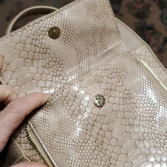 TRENDY oyster pinkish snakeskin PUFFER VEGAN MINI BACKPACK - Picture 3 of 11